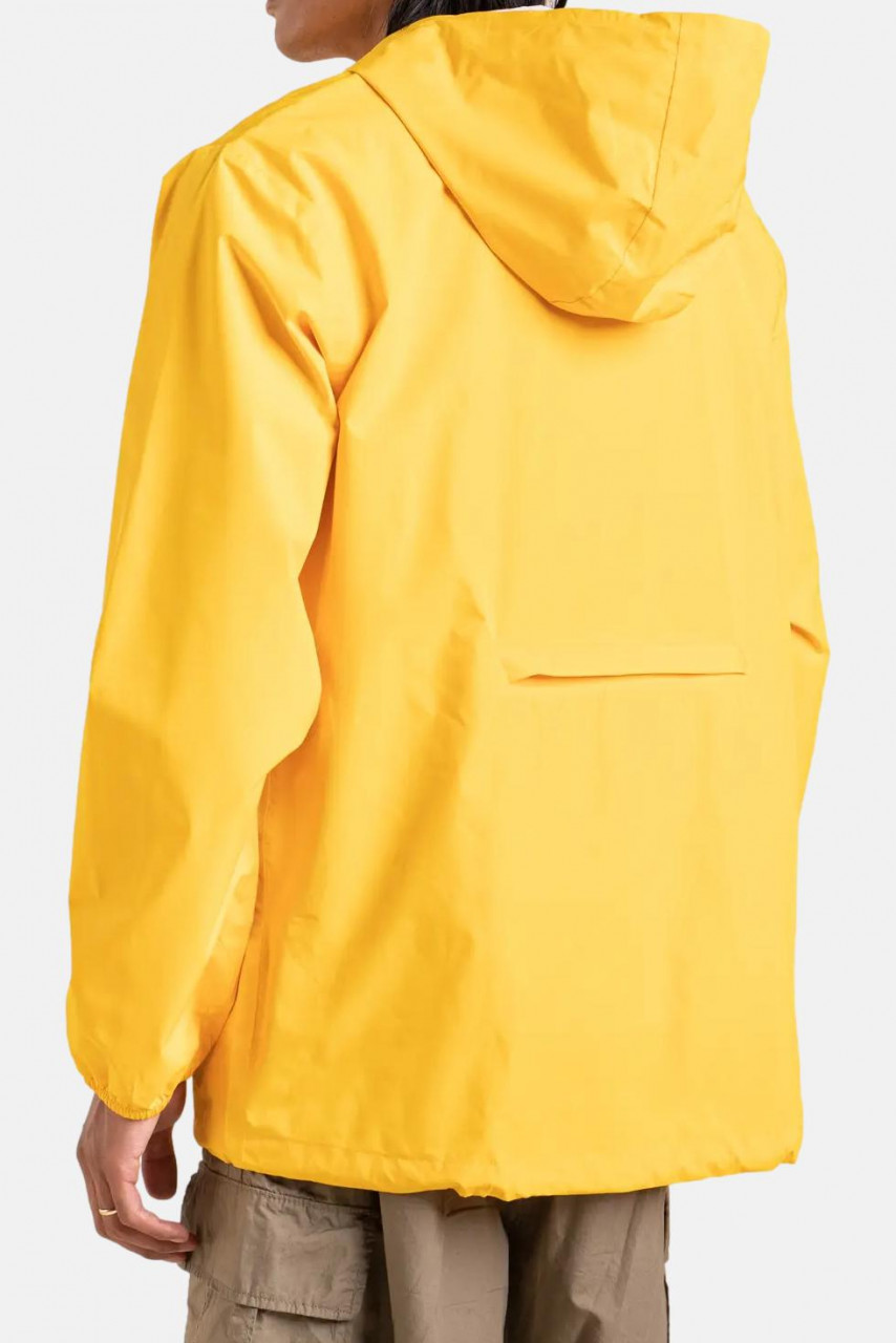 Weibliches Model trägt Regenjacke gelb citron  - Rückseite