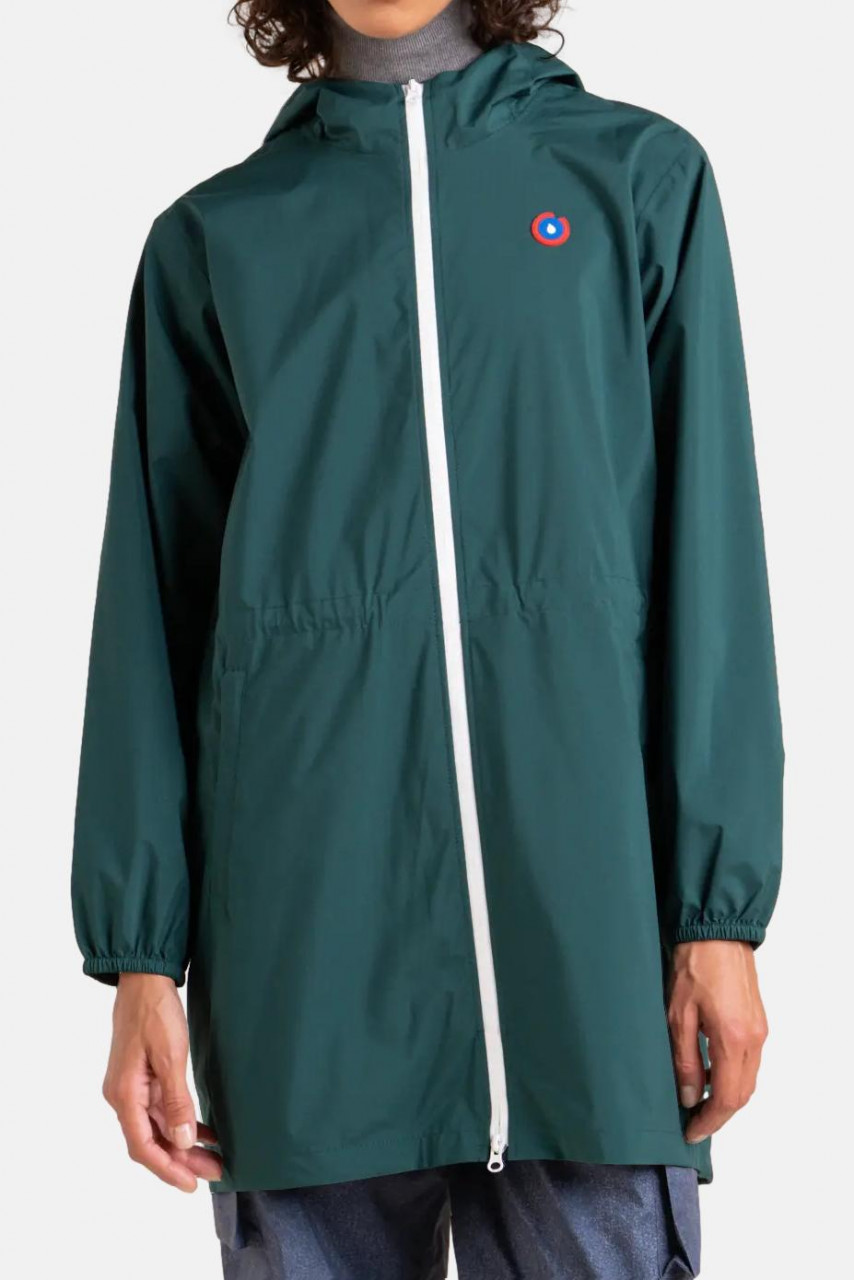 Regenjacke grün petrol sapin - Weibliches Model