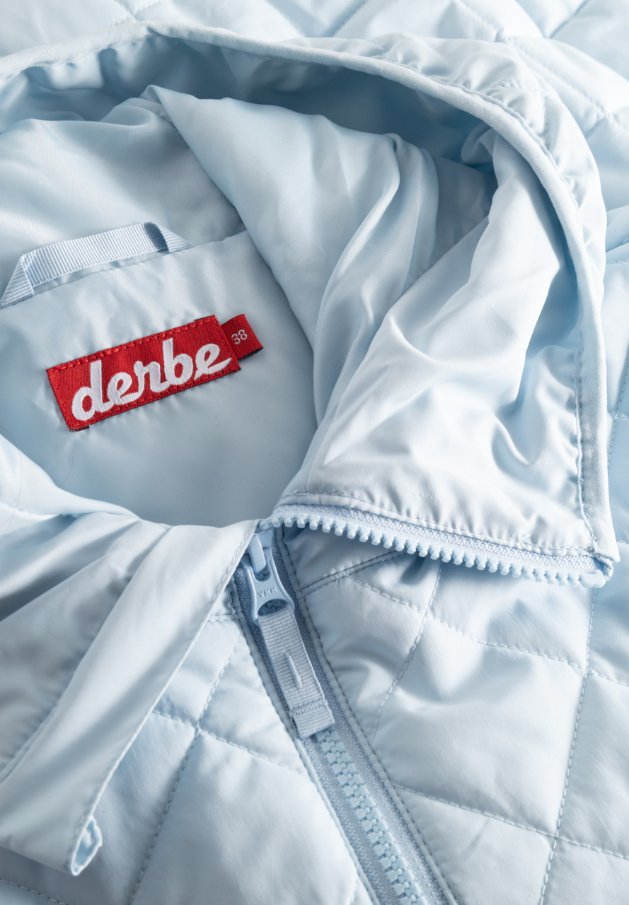 Derbe Übergangsjacke Quiltby Short Damen Hellblau Steppjacke