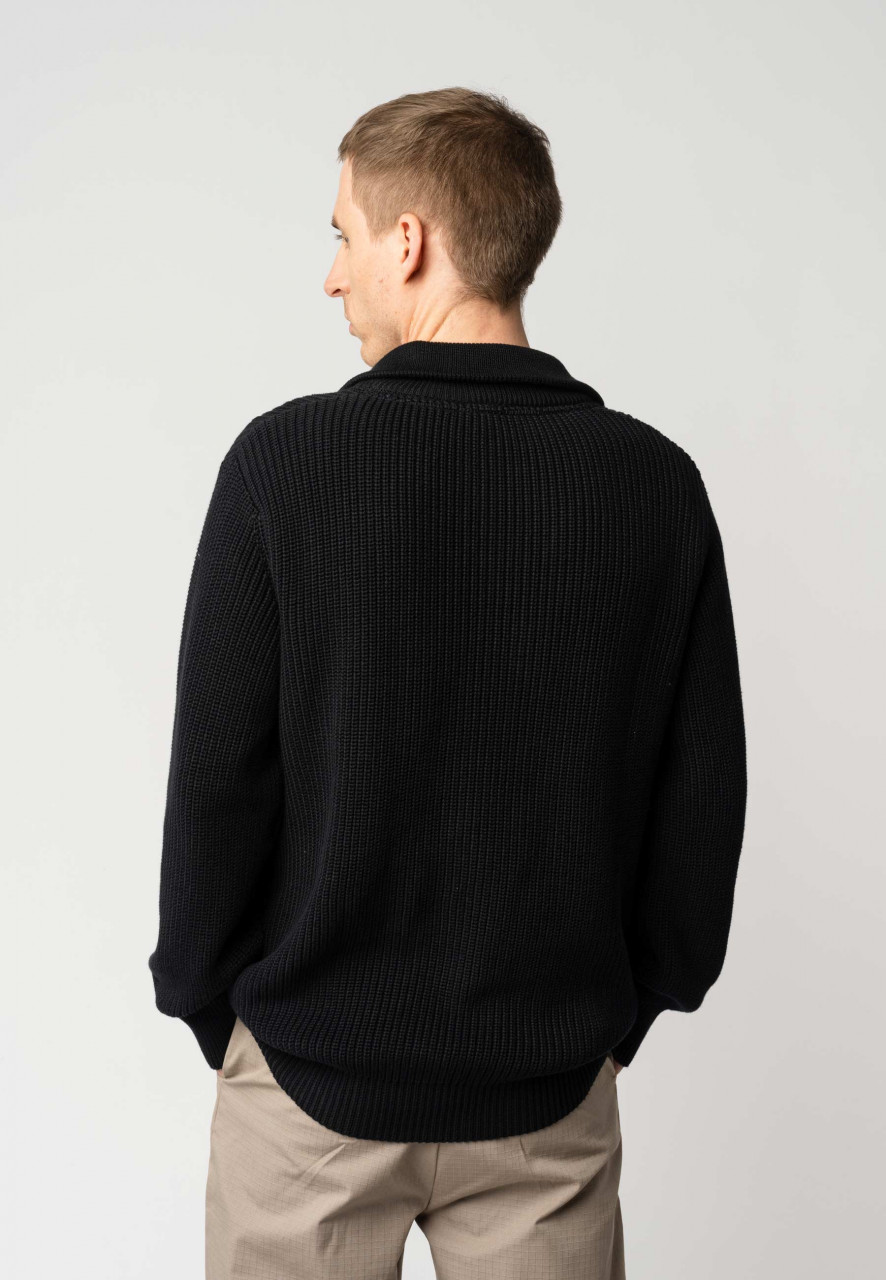 Pullover Herren von MELA - Männliches Model - Rückseite