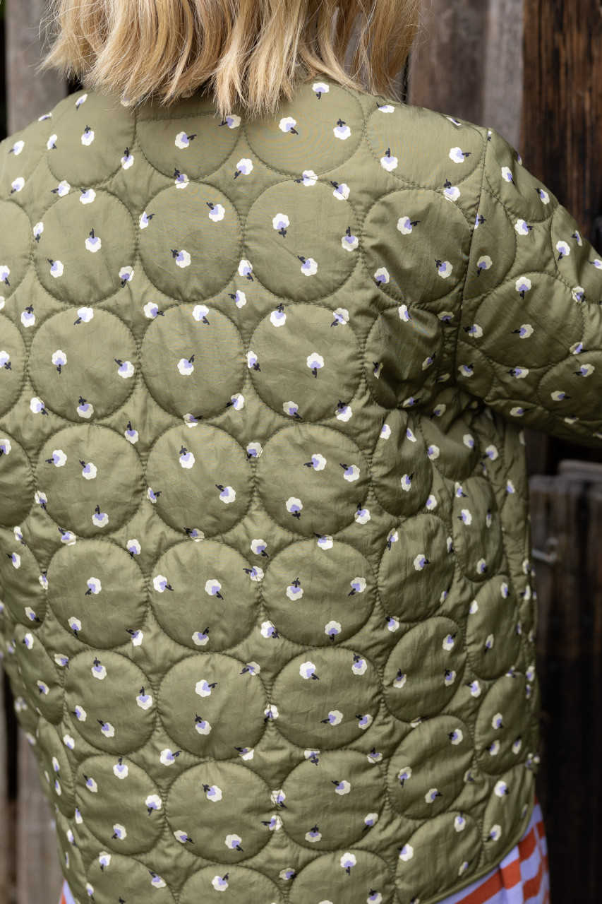 Danefae Daneland Steppjacke Oliv Grün Blumen Floral Übergangsjacke