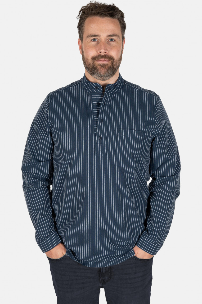 Fischerhemd Blau Breit Gestreift  von Hanseheld - Model-Foto