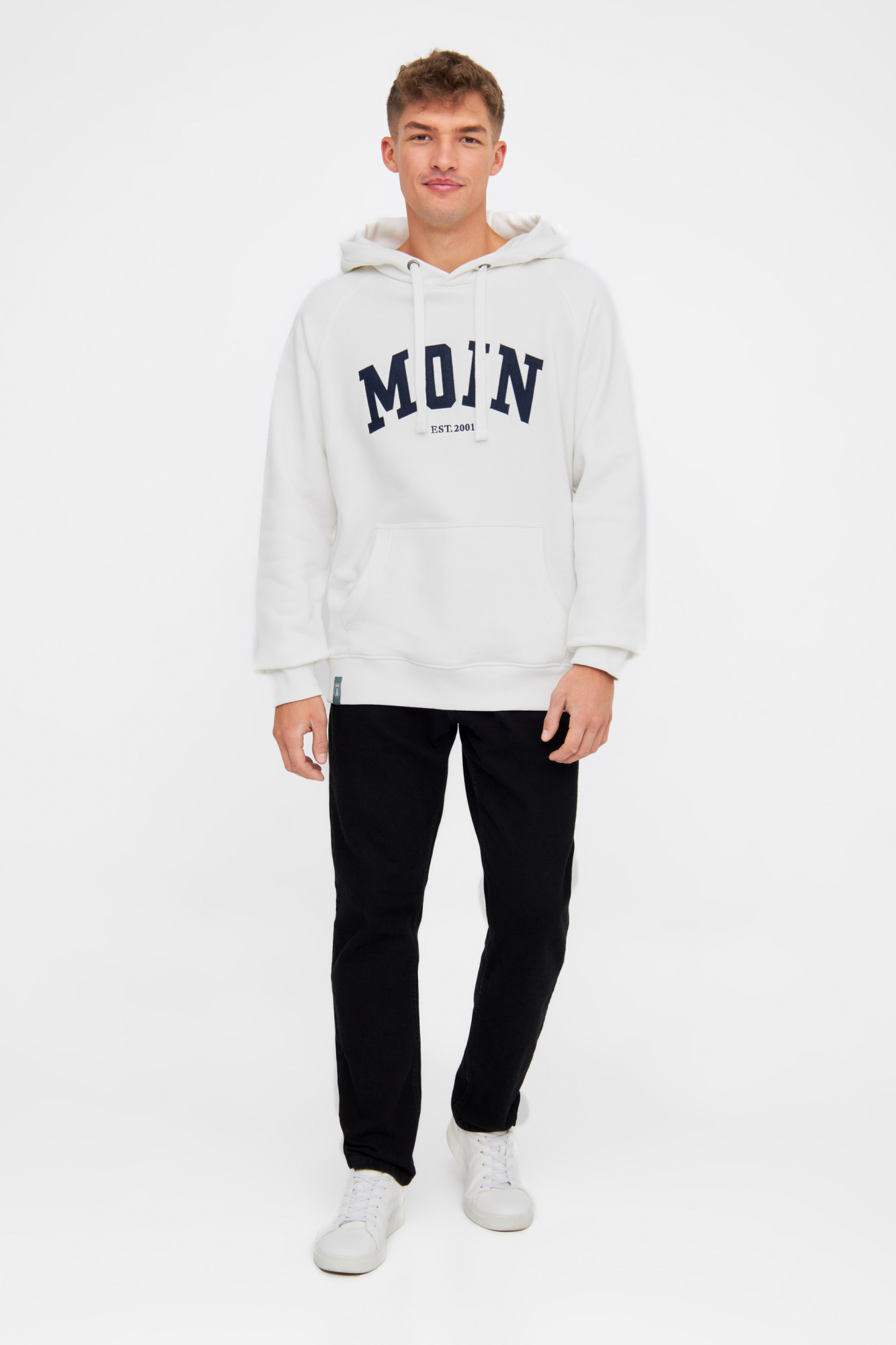 Männliches Model trägt Herren Hoodie