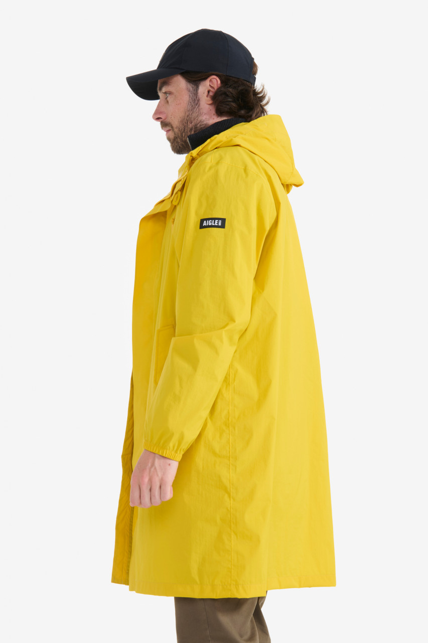 Regenjacke Gelb von Aigle - Männliches Model - Seitenansicht