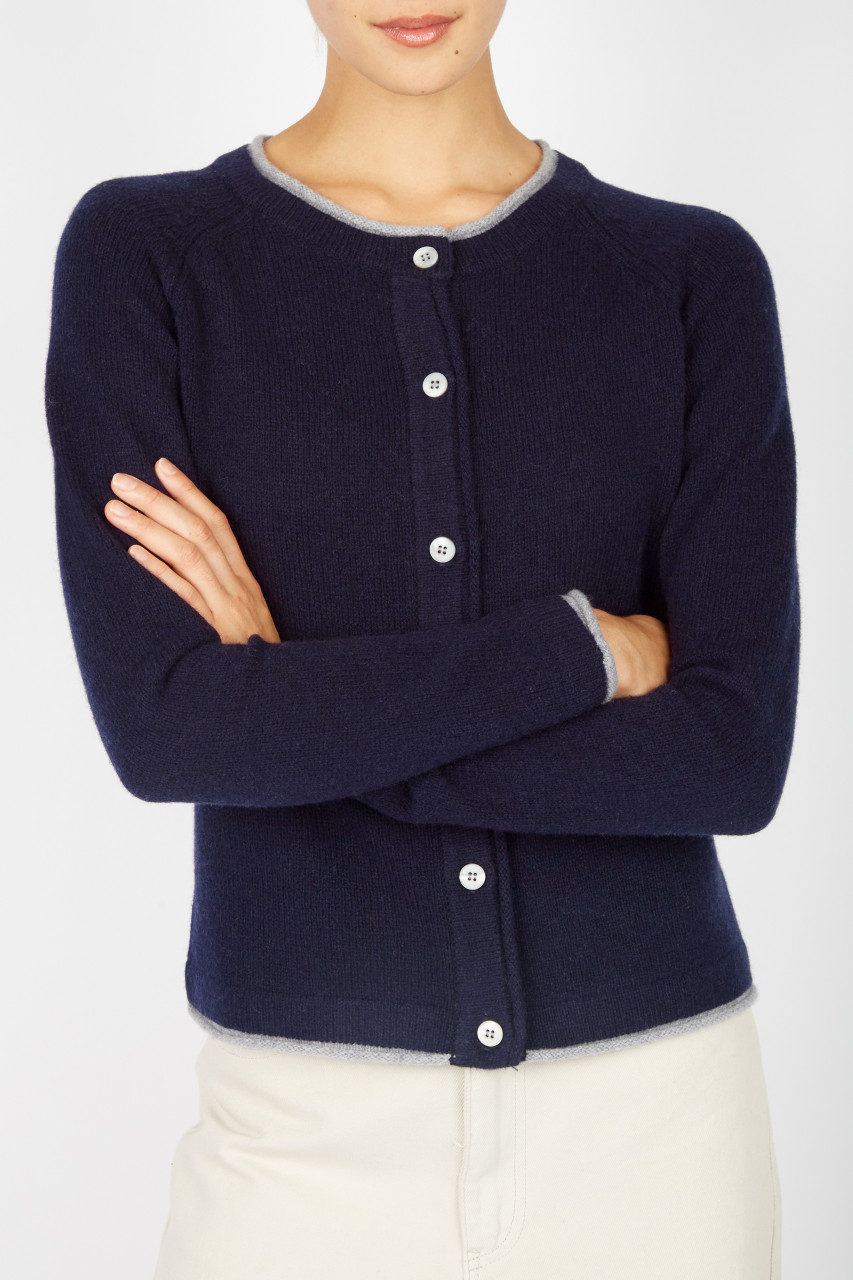 IrelandsEye Strickjacke blau  - Weibliches Model