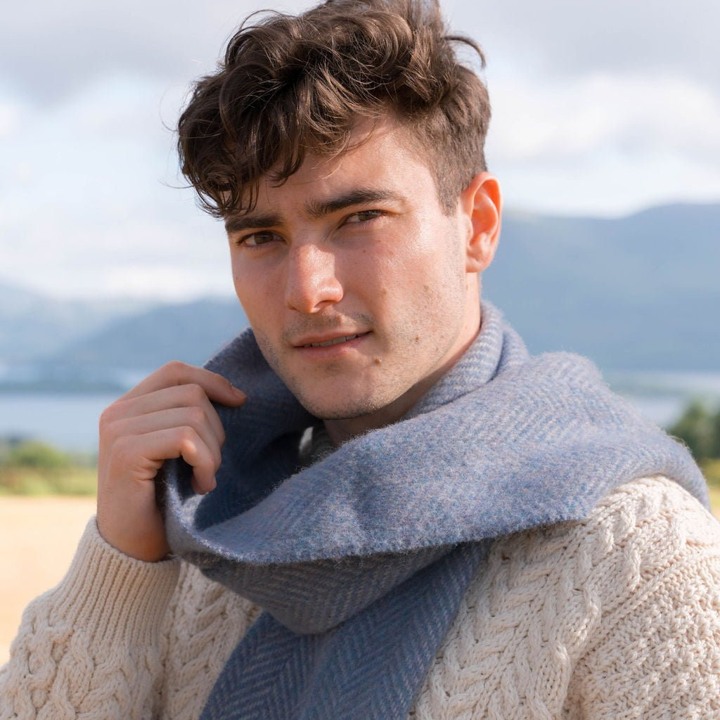 John Hanly Schal Irish Merino Kaschmir Hellblau Herringbone