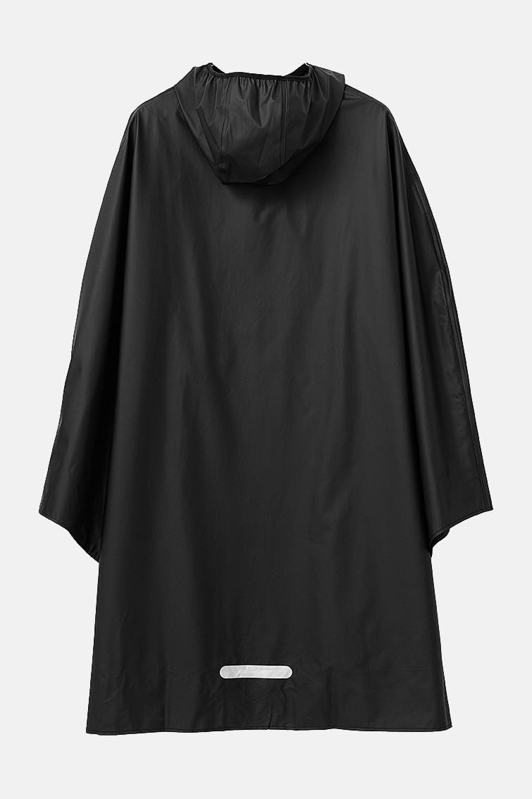 Bild von einem schwarzen Regenponcho - Rückansicht