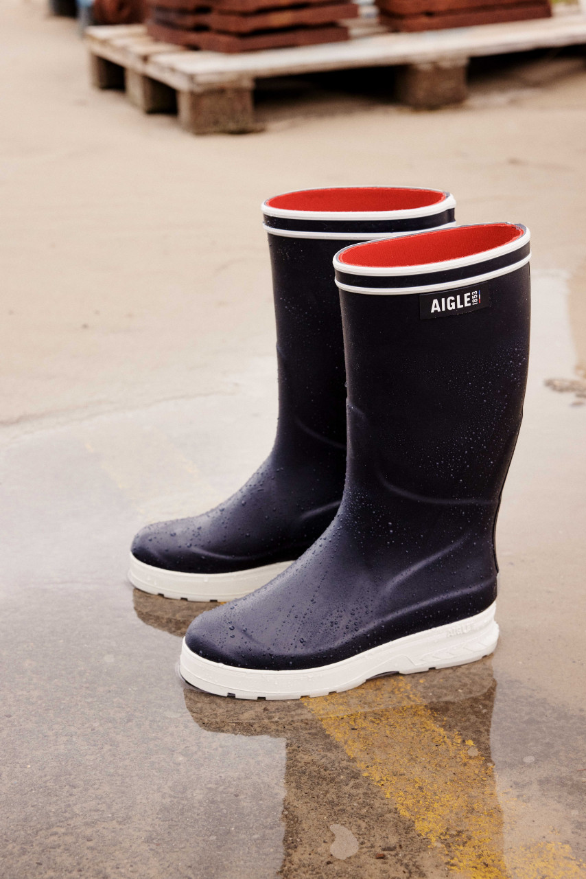 Foto von einem Gummistiefel Blau Navira von Aigle - Seitlich
