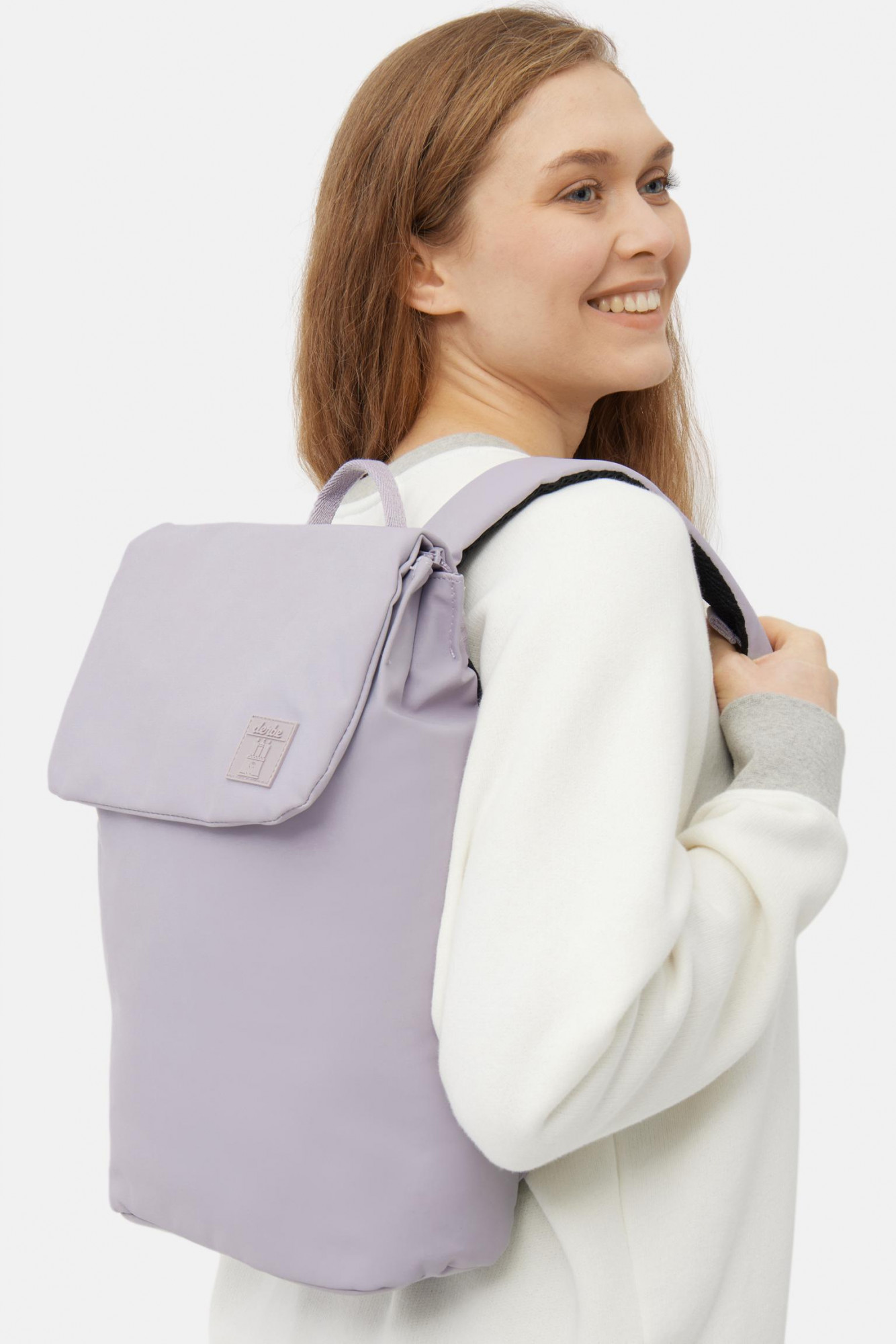 Rucksack Violett Daypack von derbe - Model - Seite