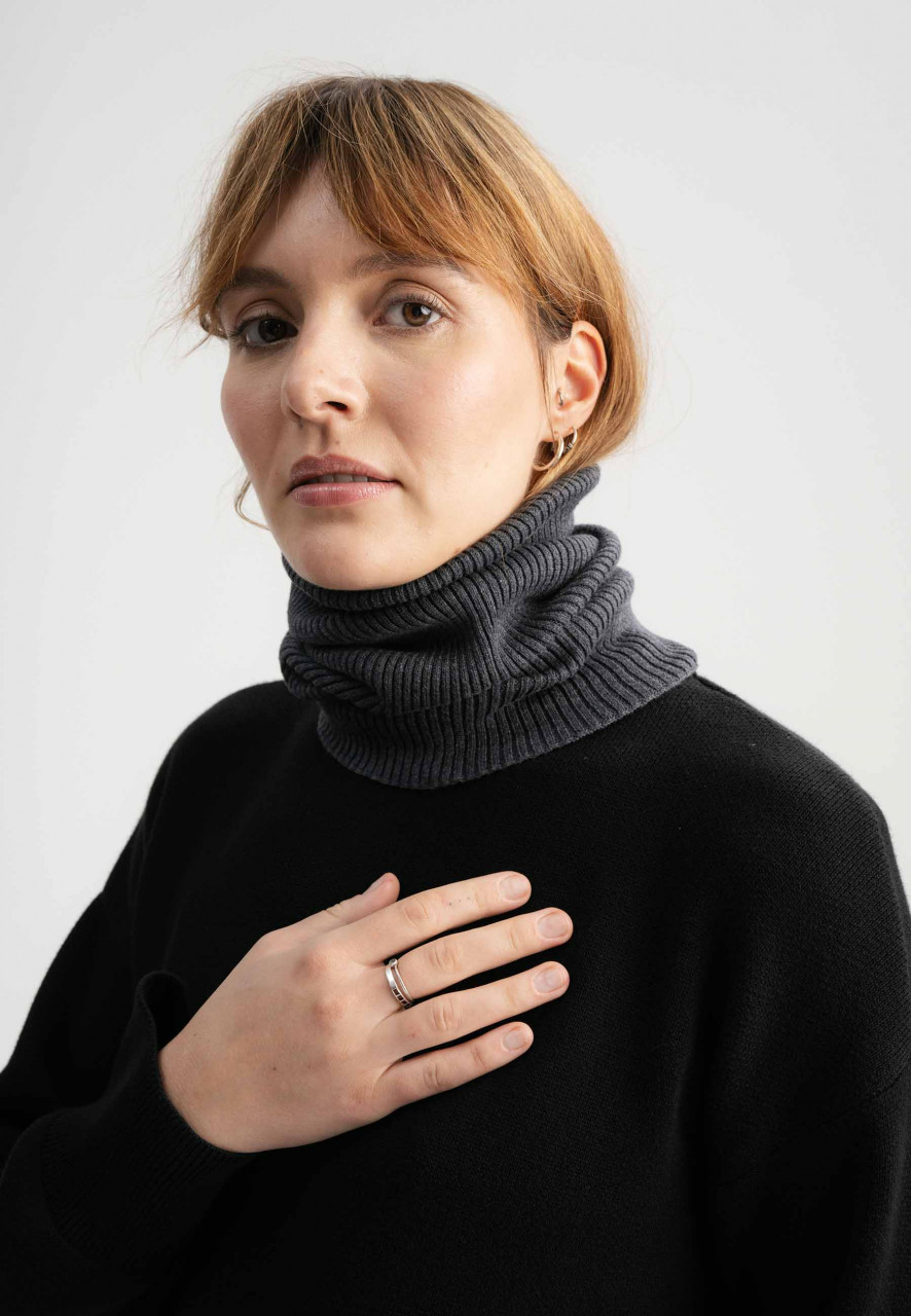 MELA DAIVI Schlauchschal Anthrazit Grau Rippstrick Loop