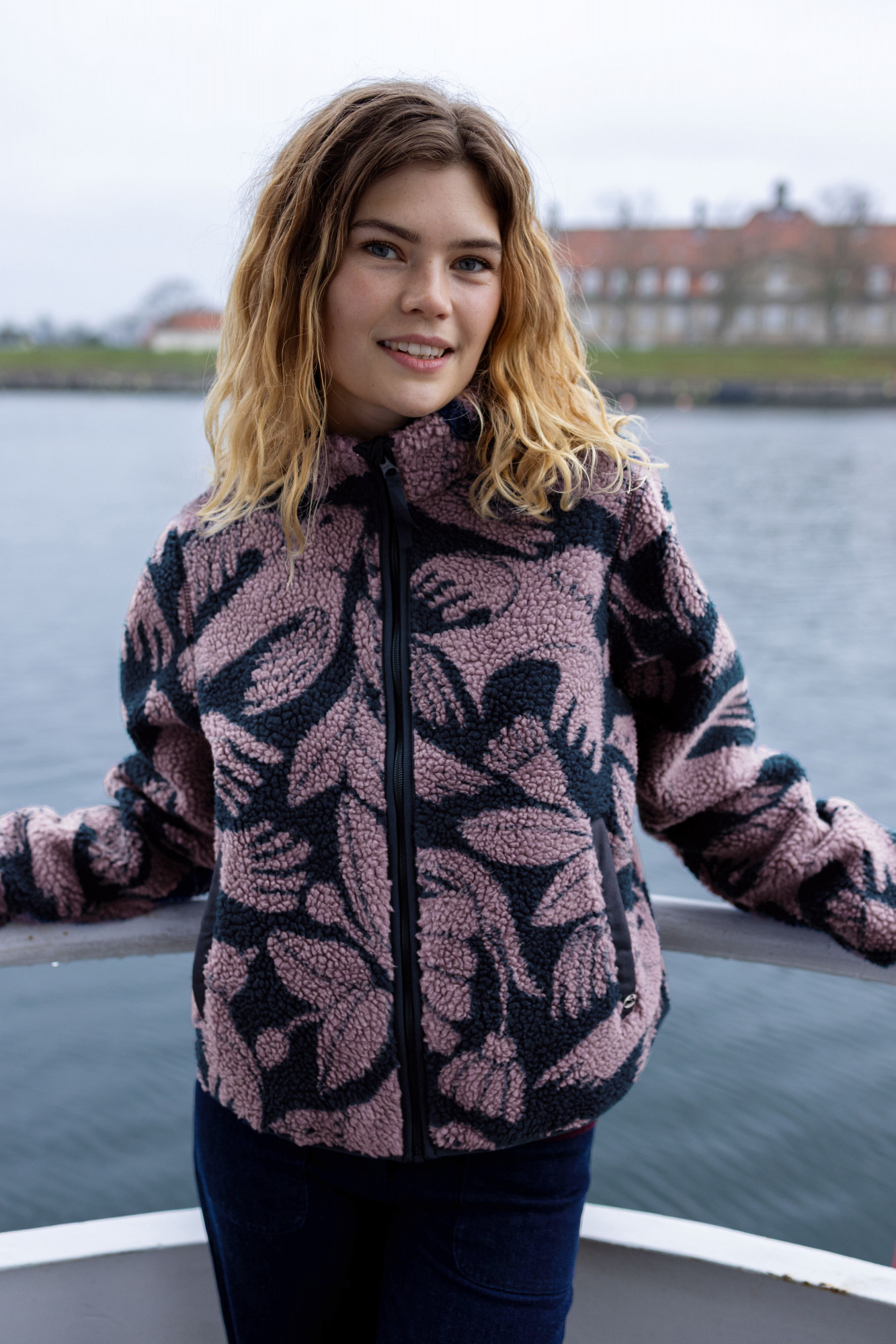Danefae Danelabrador Fleecejacke Navy Blau Flieder Vögel Floral