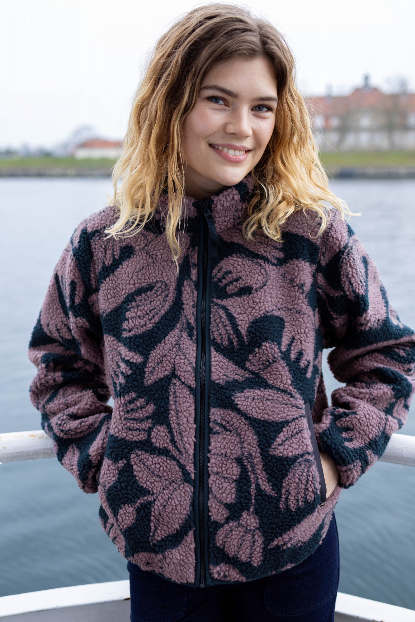 Danefae Danelabrador Fleecejacke Navy Blau Flieder Vögel Floral