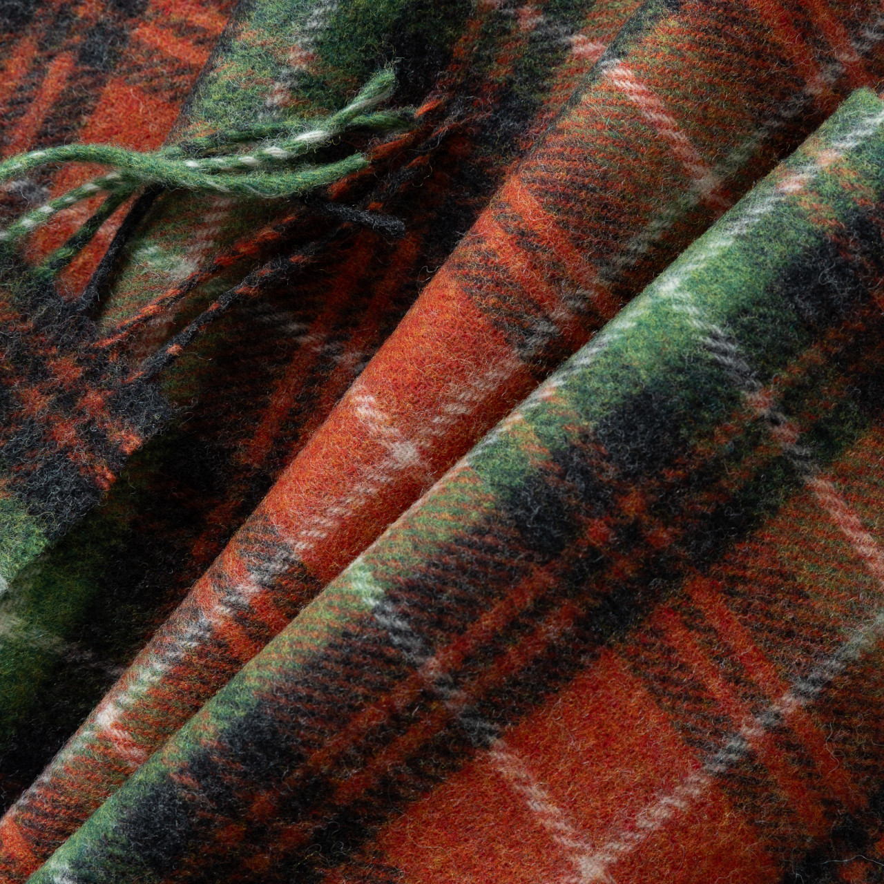 Detailansicht von Schal Irish Lambswool Rot Orange Grün für Unisex von John Hanly