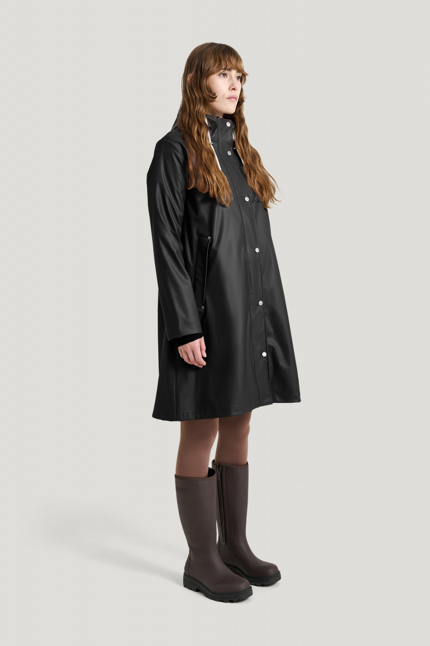 Model trägt Damen Regenjacke  - Seitenansicht