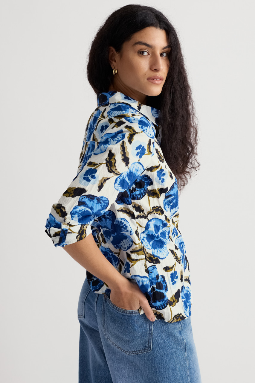 Bluse weiß blau  - Frau - Seitenansicht