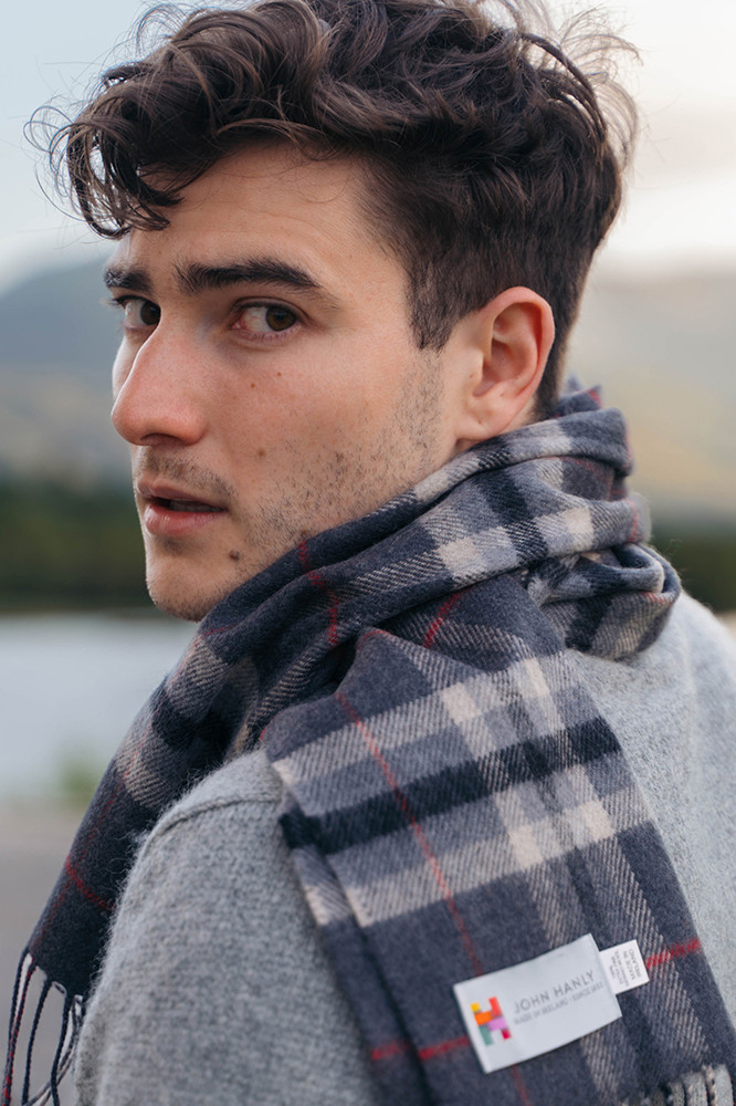 John Hanly Schal Merino Grau Rot Karo