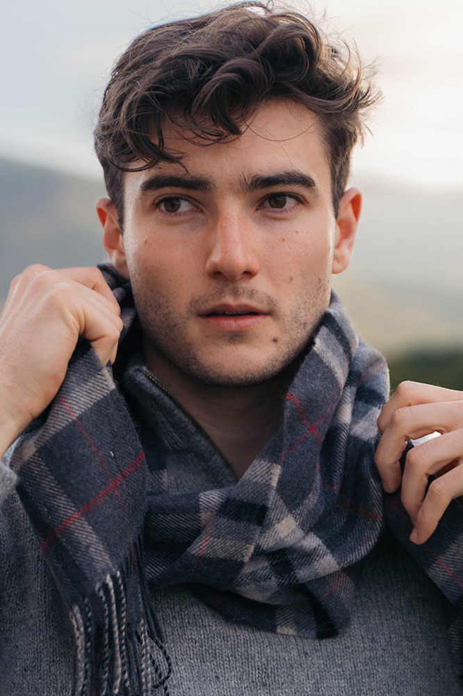 John Hanly Schal Merino Grau Rot Karo