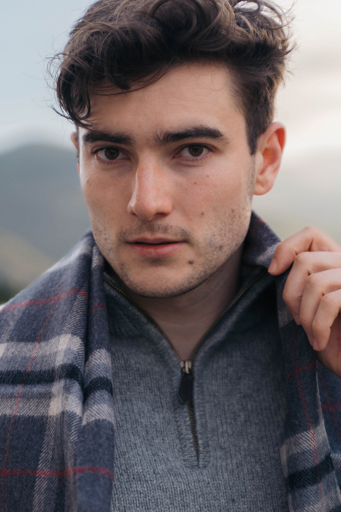 Schal Unisex von John Hanly - Model Outdoor Mood-Bild
