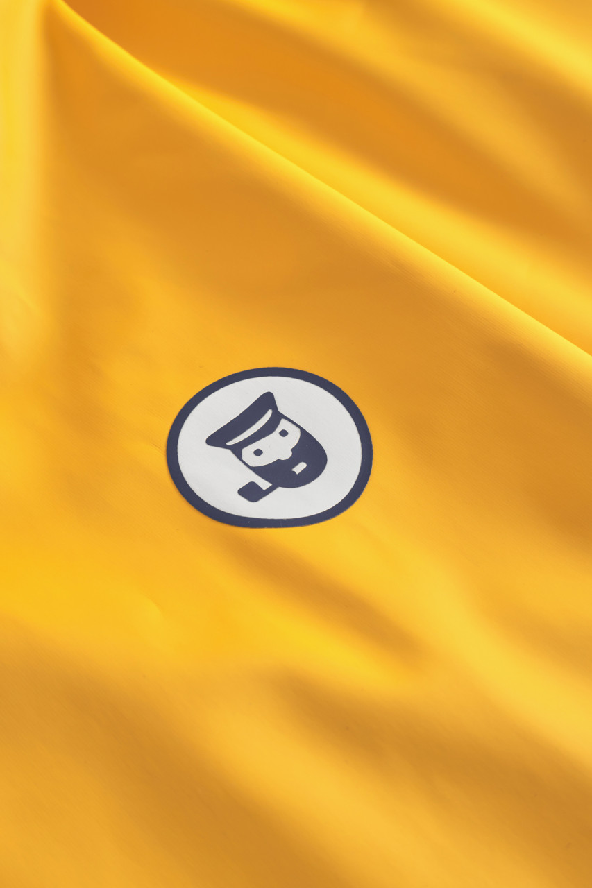 Detailbild von einem Friesennerz Gelb No 01 der Marke Hanseheld