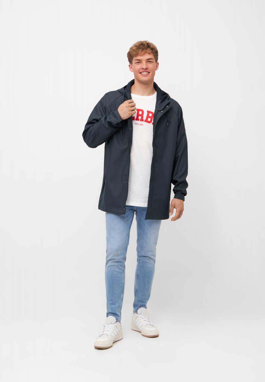 derbe Regenjacke blau - Model-Foto