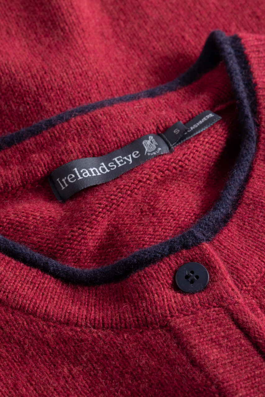 Detailbild von Strickjacke Killiney Rot für Damen von IrelandsEye