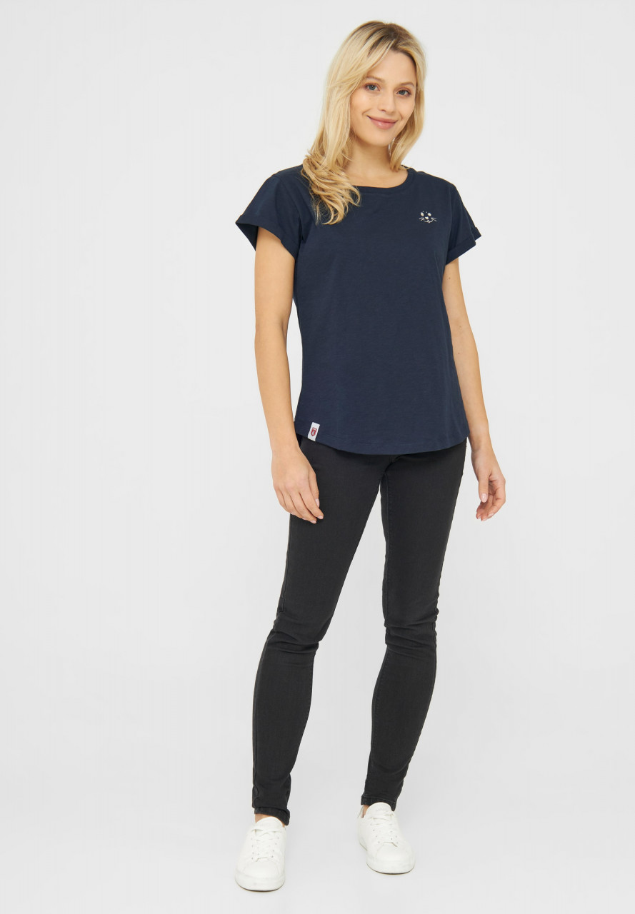 Weibliches Model trägt Damen T-Shirt