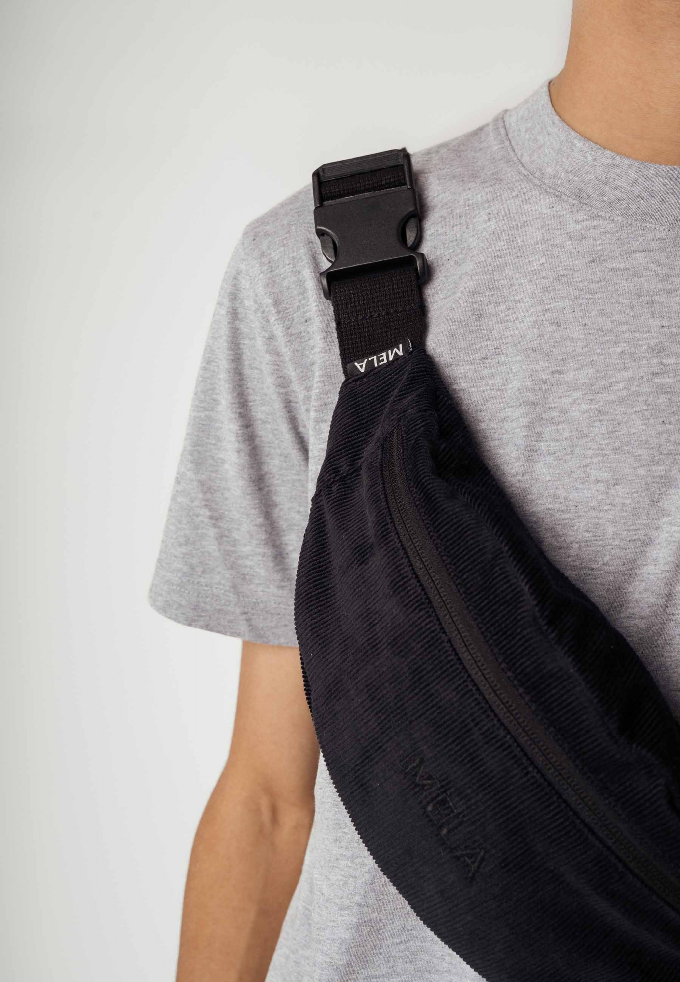 MELA Bauchtasche Bhavin Cord Schwarz
