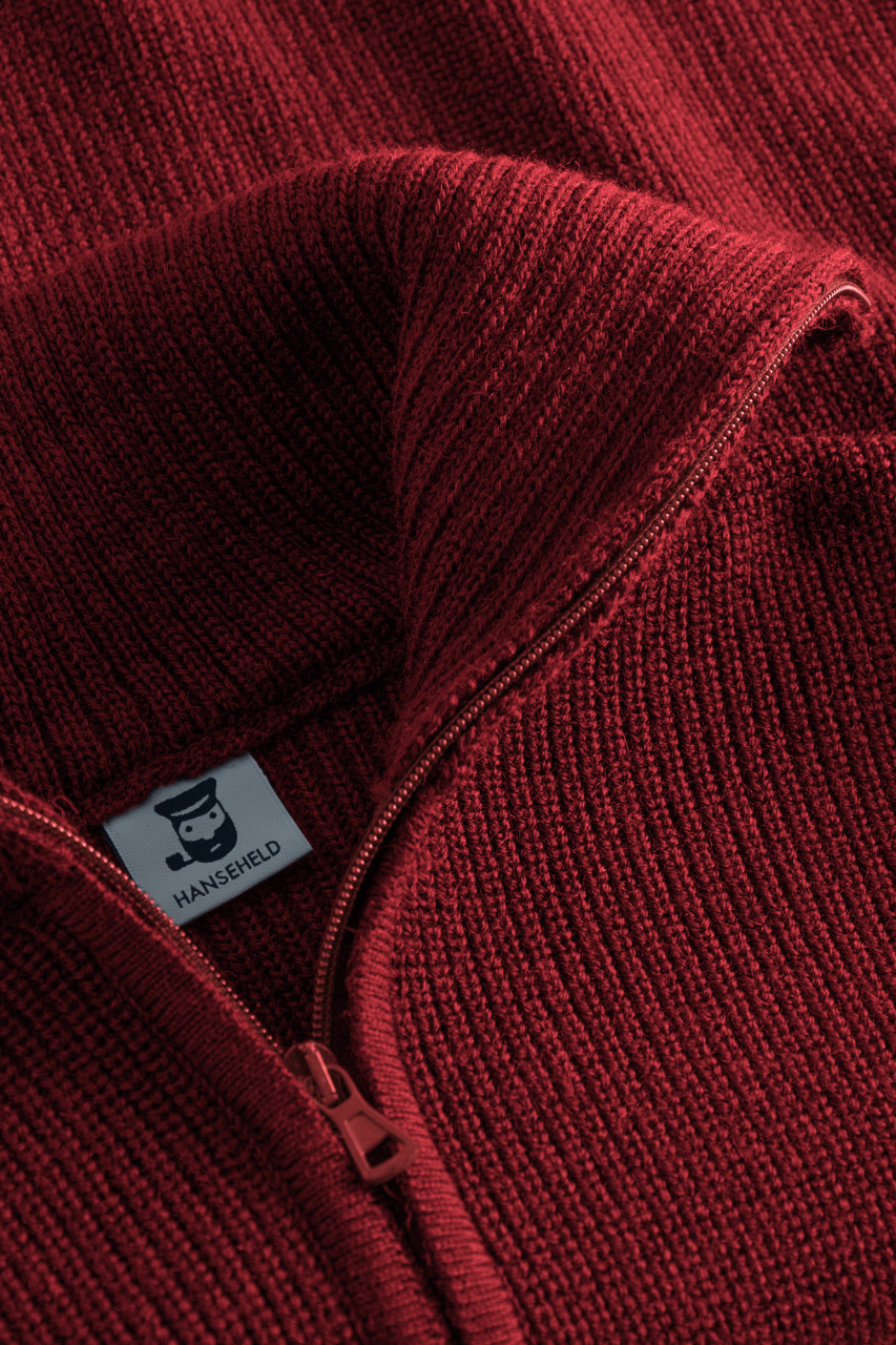 Detailansicht von Troyer Wolle Bordeaux Rot für Damen von Hanseheld