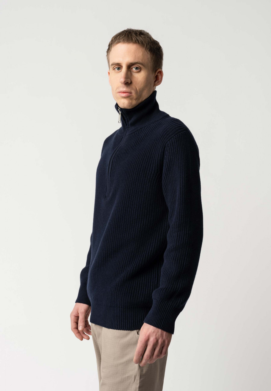 Pullover Herren von MELA - Model - Seitlich