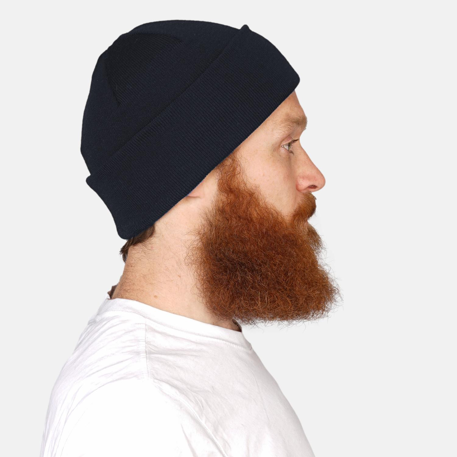 Strickmütze Blau Feinstrick Merino von Hanseheld - Model-Bild
