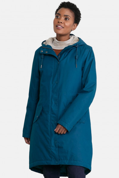 Weibliches Model trägt Regenjacke Türkis Plant Hunter 2 von Seasalt Cornwall